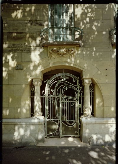 次の芸術家によるアート作品： Hector Guimard